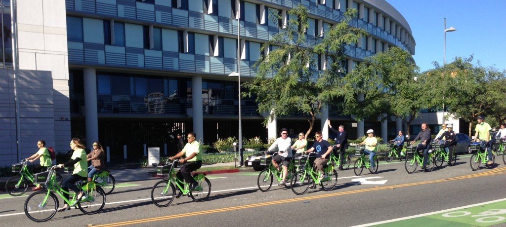More than a hundred early adopters – many of them “Hulu-gans” – took bikes for an inaugural short ride around Santa Monica City Hall.