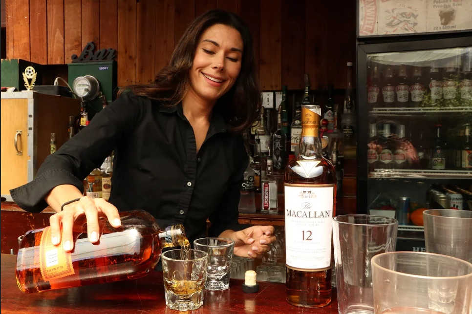 Natasza Congdon, who recently took over her family's restaurant, pours drinks at Solidarity's back porch bar. (Photo Jason Islas/Santa Monica Next)