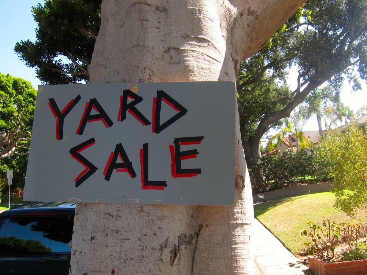 Yard sale signs were all over Santa Monica Saturday as part of the city’s second annual citywide yard sale event. (Photos by Saul Rubin)
